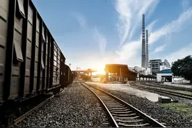 都说铁路职工退休工资高，但又有多少铁路职工拿到了高工资呢？图片