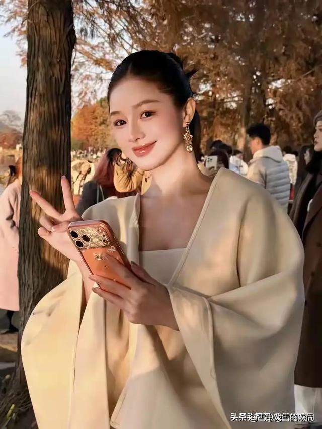 河南郑州一校花仙姿玉色,堪称上帝吻过的容颜,美得让人移不开眼