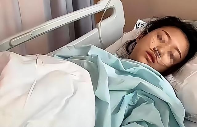 20岁女学生反复腹痛腹泻，多次肠镜和腹部CT都正常