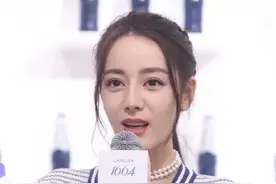 迪丽热巴火爆连自己都没想到，脚趾甲都被关注上，网友问多久才剪图片