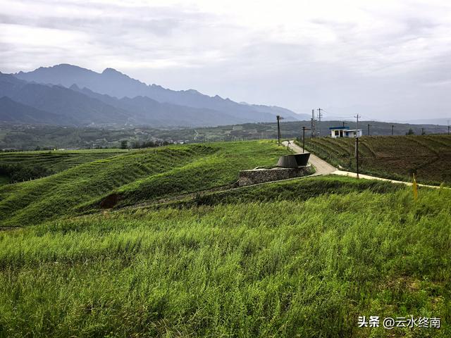 在西安最美免费露营地感叹：坡地变梯田，梯田变草原。真是神奇