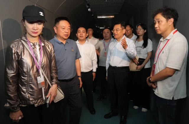 2025长江文明论坛嘉宾来涪陵探访白鹤梁水下博物馆