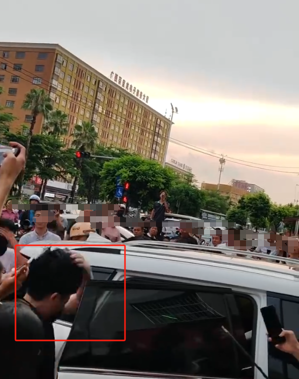 女子捉奸后续：丈夫被开除，小三皮肤白皙大长腿，穿着比原配时髦