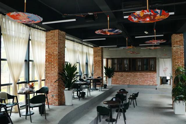 晒太阳~从从容容逛公园赏美景