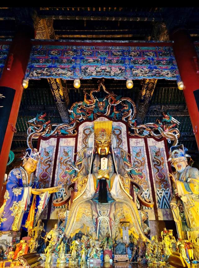 我是上海人，游洛阳关林见香火比奶茶店热闹，当场愣半天