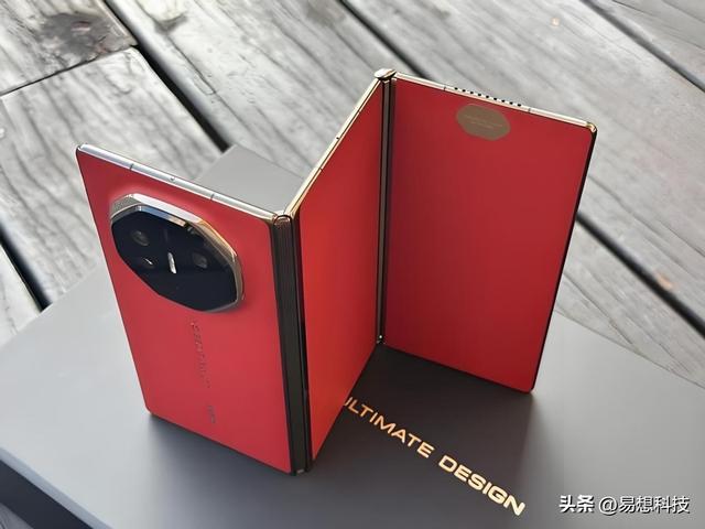 华为三折叠手机2代入网，明码标注支持5G，终于不再藏着掖着