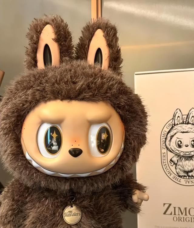 股价跌超5%，泡泡玛特回应直播事故：在调查中，不会开除涉事员工