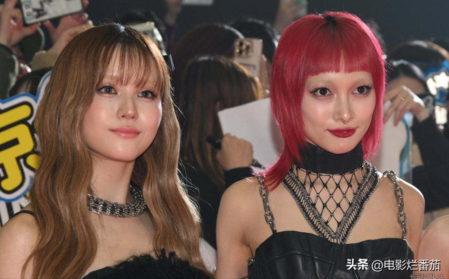 日本红毯“真辣眼”，一个比一个“老土”，有人装嫩有人油腻
