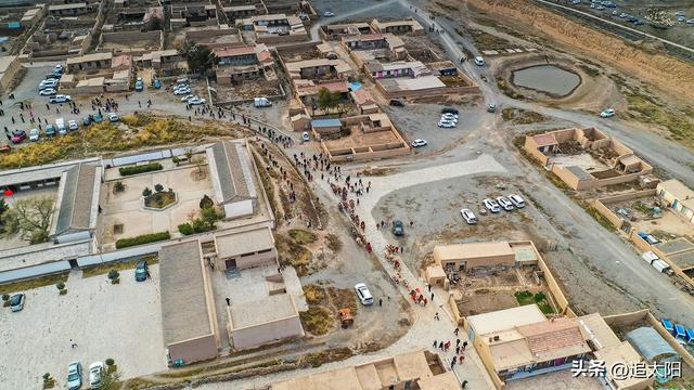 初冬，古城迎来西行客