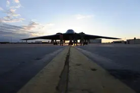 美军对中东发动新一轮打击，B-2隐形战轰首次出动，拜登授权空袭图片