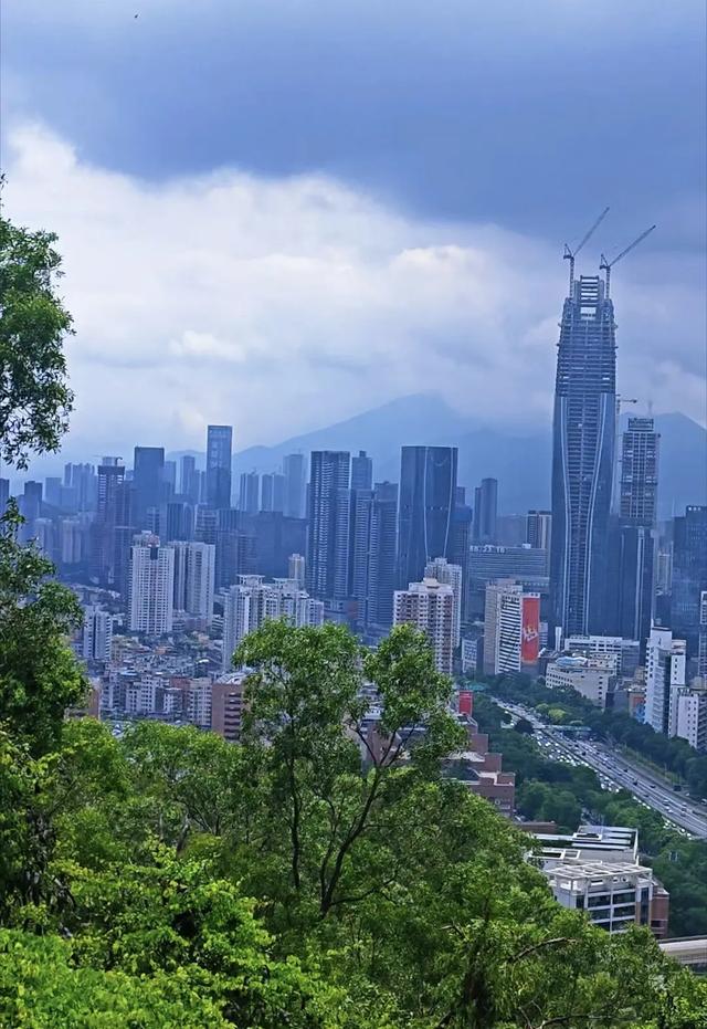 深圳最佳山顶观光平台之一,笔架山顶观光台,罗湖风光太壮观了