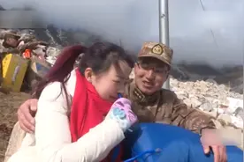 27岁军嫂横跨3000公里，只为见驻守边疆8年的丈夫一面！感动瞬间图片