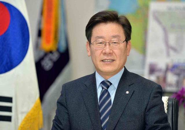 澳军连开3枪，踩踏中国红线，解放军接下挑战书，兵力已一路北上