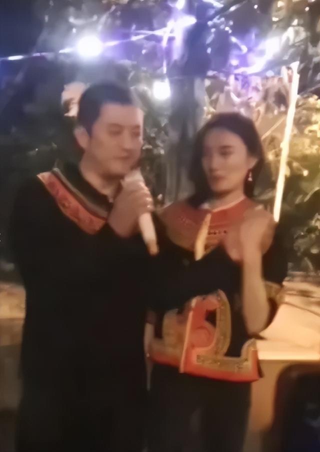 李亚鹏官宣离婚！欠4.5亿债租房三年，和好友阿那亚聚会满脸笑意