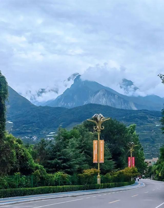 【美丽四川】茂县：云朵上的羌寨 夏日避暑天堂‖柳红樱
