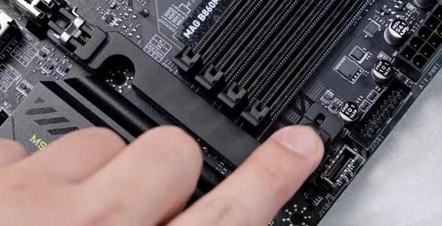 没有核显的套路：Intel Core Ultra7 265KF为何比265F更便宜