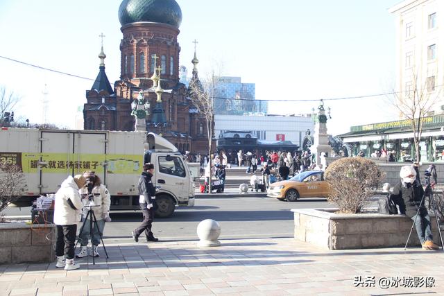蹭热度，数十个直播销售团队扎堆索菲亚教堂