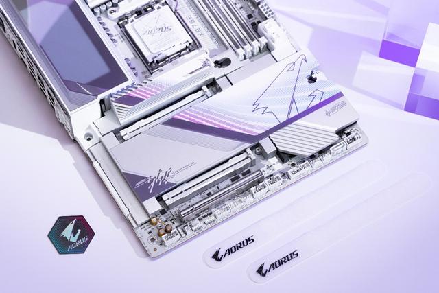 X3D处理器“最佳搭档” 技嘉X870E AORUS MASTER X3D ICE超级冰雕评测