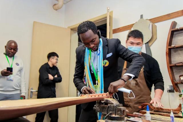 10国非洲媒体人来北京市通州区台湖镇打卡啦！