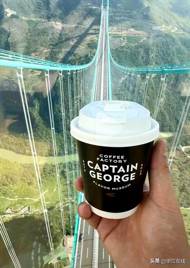 潮声丨“横竖”都是世界第一的大桥，文旅IP如何自我生长