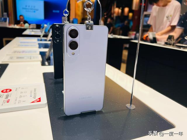 三星Galaxy A17 5G正式发布：轻薄设计+主摄防抖，续航再升级