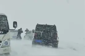 呼伦贝尔暴雪致多人被困 官方：雪已停，道路已全部疏通图片