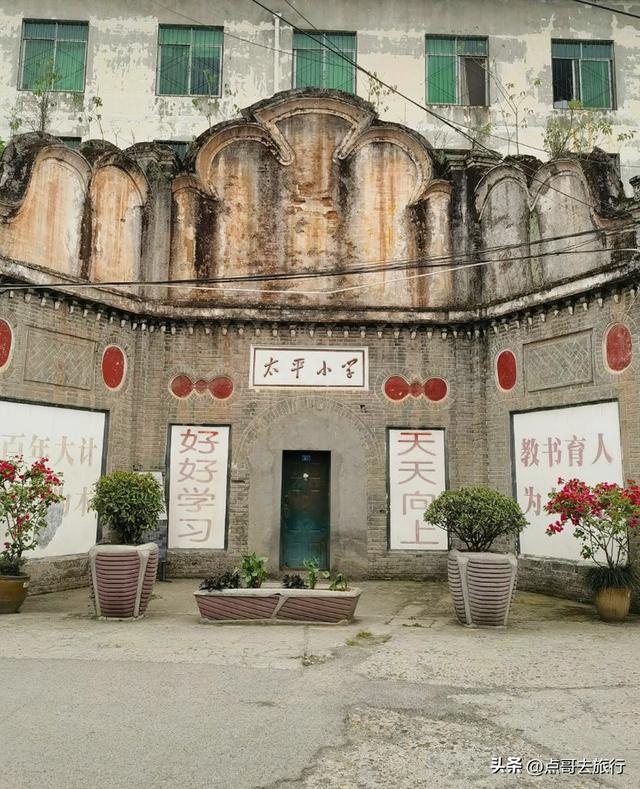 成都龙泉山下，最低调的古场镇，停留在80年前，公交车1元直达！