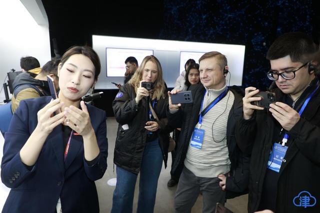 科技焕新 文化展韵 国际媒体在沉浸式体验中解码天津魅力