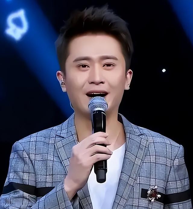 张蕾担心的事发生，杨帆患绝症传闻真相大白，白岩松一个字没说错