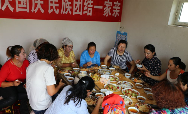 国庆旅游热背后，中年人的反常：同学聚会消失，亲戚也走动少了