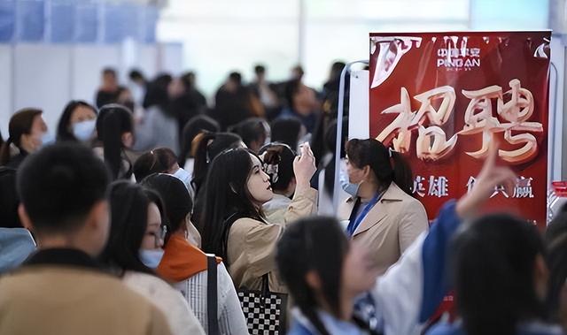 全国出生人口断崖：21年1062万人，24年954万，25年令人意想不到