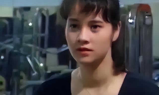 认干爹，拍风月片，被导演霸王硬上弓，靠山去世后沦为清洁工