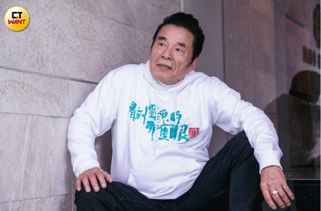 “6个老婆”同住一室，每人每月7万零花钱，71岁又娶第七房小娇妻
