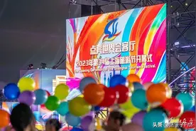昨夜的外滩，这里客流达20万人次！市民围观感慨：又美又酷炫…久违的它也回来了→图片