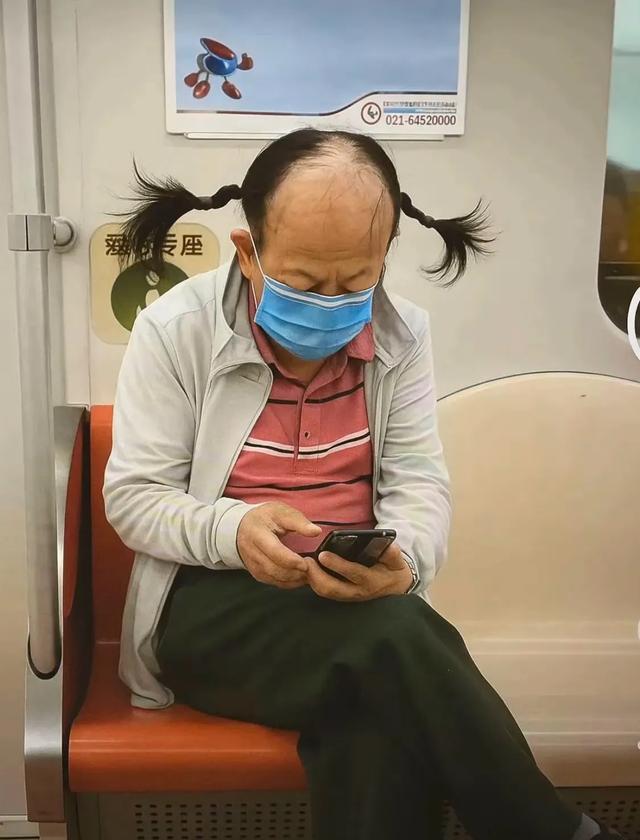 绝了！博主本想晒发型，结果评论区出现大哥喜欢奥特之母，已笑疯