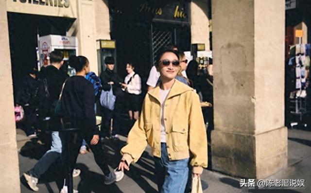 50岁周迅头发花白	，瘪嘴模样一脸老态认不出，无儿无女成最大遗憾