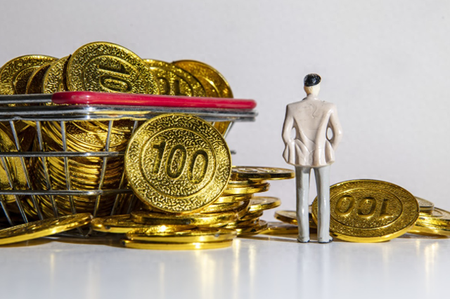 中央重磅文件！国家踩刹车，未来10年财政格局要变天，什么信号？