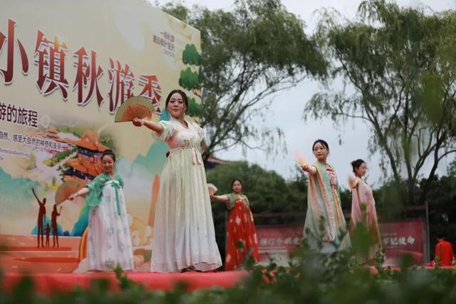 这个国庆，振兴小镇“好热”！