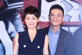 马伊琍带女儿探班文章话剧演出，两人离婚5年，没有婚姻仍是朋友图片