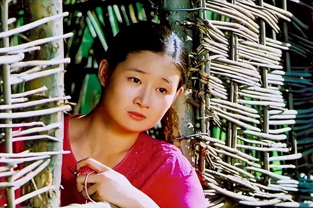 离开赵本山17年后，41岁的"王小蒙"王亚彬	，如今的下场怪不了别人