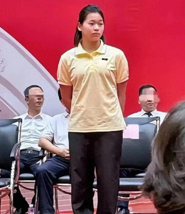 刚复出就夺冠！全红婵跳水实力不减，却依旧逃不过“身材审判”