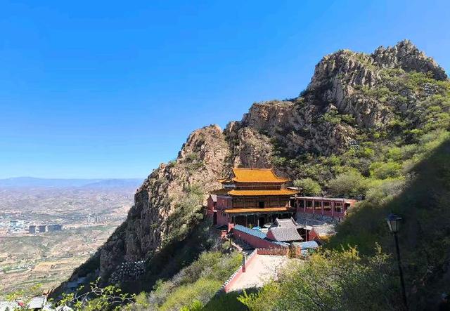 到河北张家口登鸡鸣山