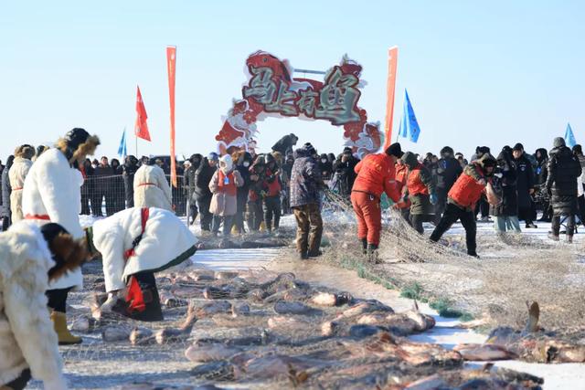 高铁1.5小时直达!体验“冬捕”现场冰湖腾鱼!