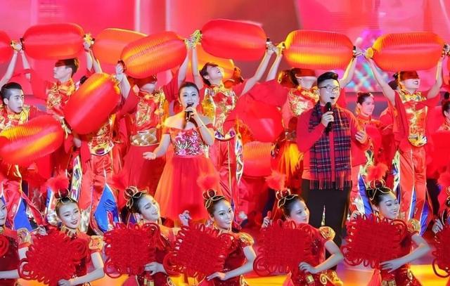 不到1天，央视2次发文宣布春晚新举措，网友：这次终于要听劝了