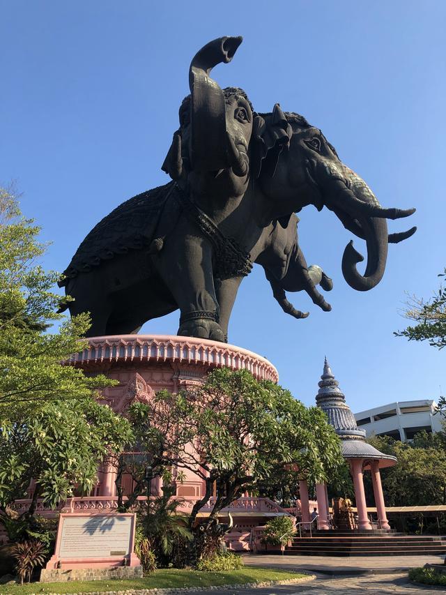 曼谷“粉红寺庙”火出圈，整座寺庙少女心满满，女游客都叹为观止