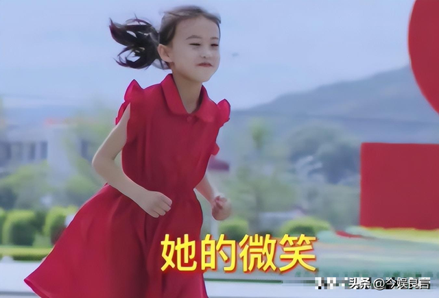 没钱还硬装？宁夏一笑成名拒绝百万签约的小女孩，现在成了这样