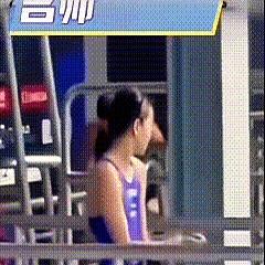 太感动的瞬间：全红婵低头找，陈若琳站起来挥 ，天衣无缝的默契