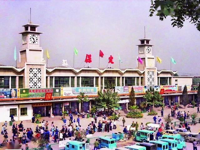 保定新站非常，曾经的老站红墙红旗的模样，还刻在不少保定人心里