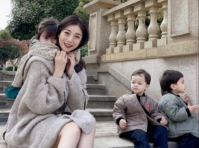 “买英国精子生3娃”的山东女人	，8年后现状曝光！如今她后悔不？