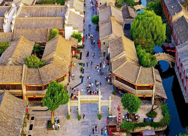 山东面积最小的地级市，比日照、威海还小，常住人口不足400万